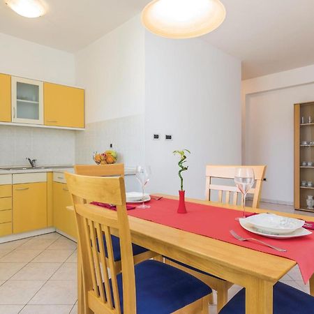 Cozy Apartment In Porec With Wifi Buitenkant foto