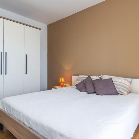 Cozy Apartment In Porec With Wifi Buitenkant foto