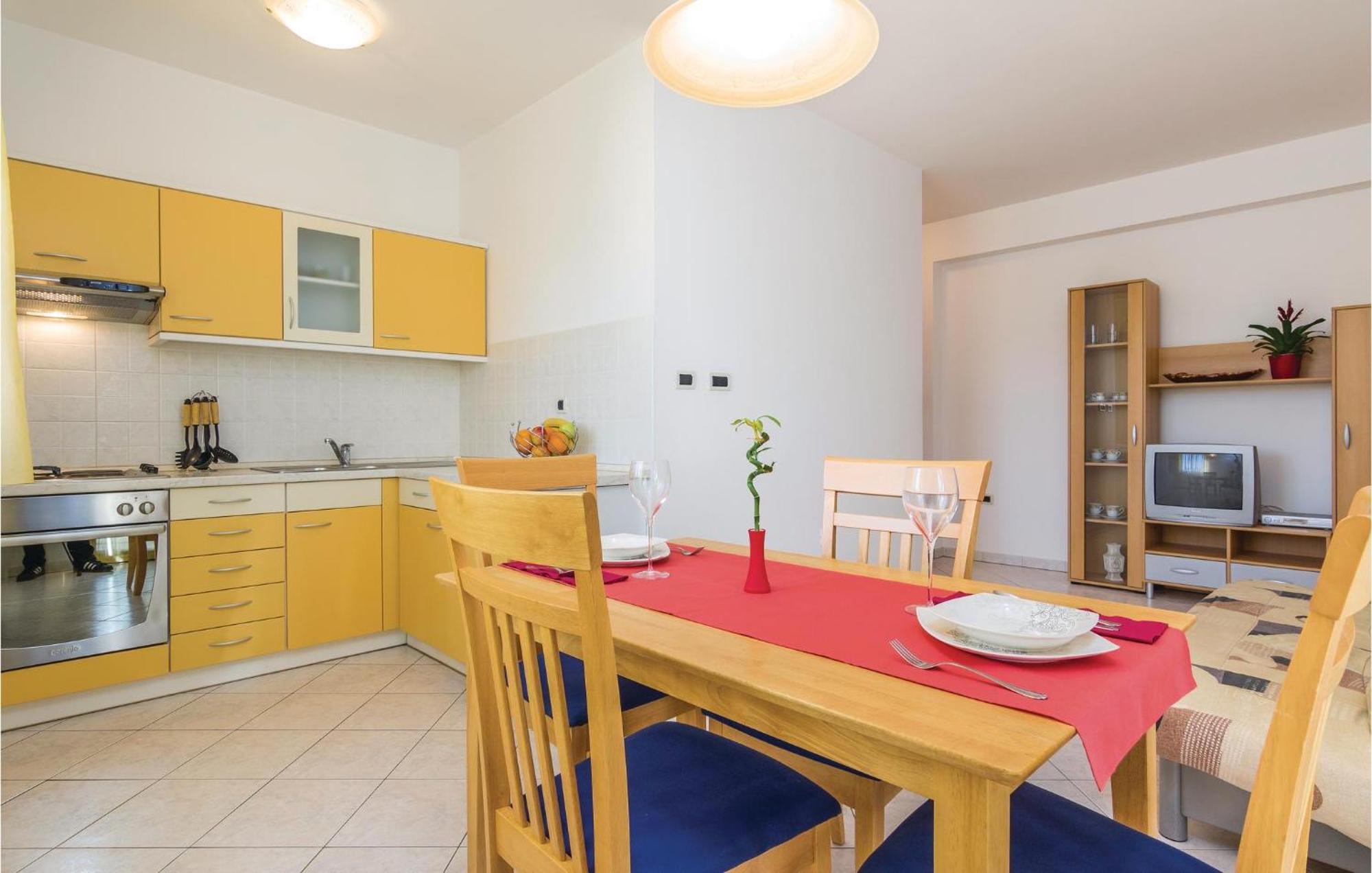 Cozy Apartment In Porec With Wifi Buitenkant foto