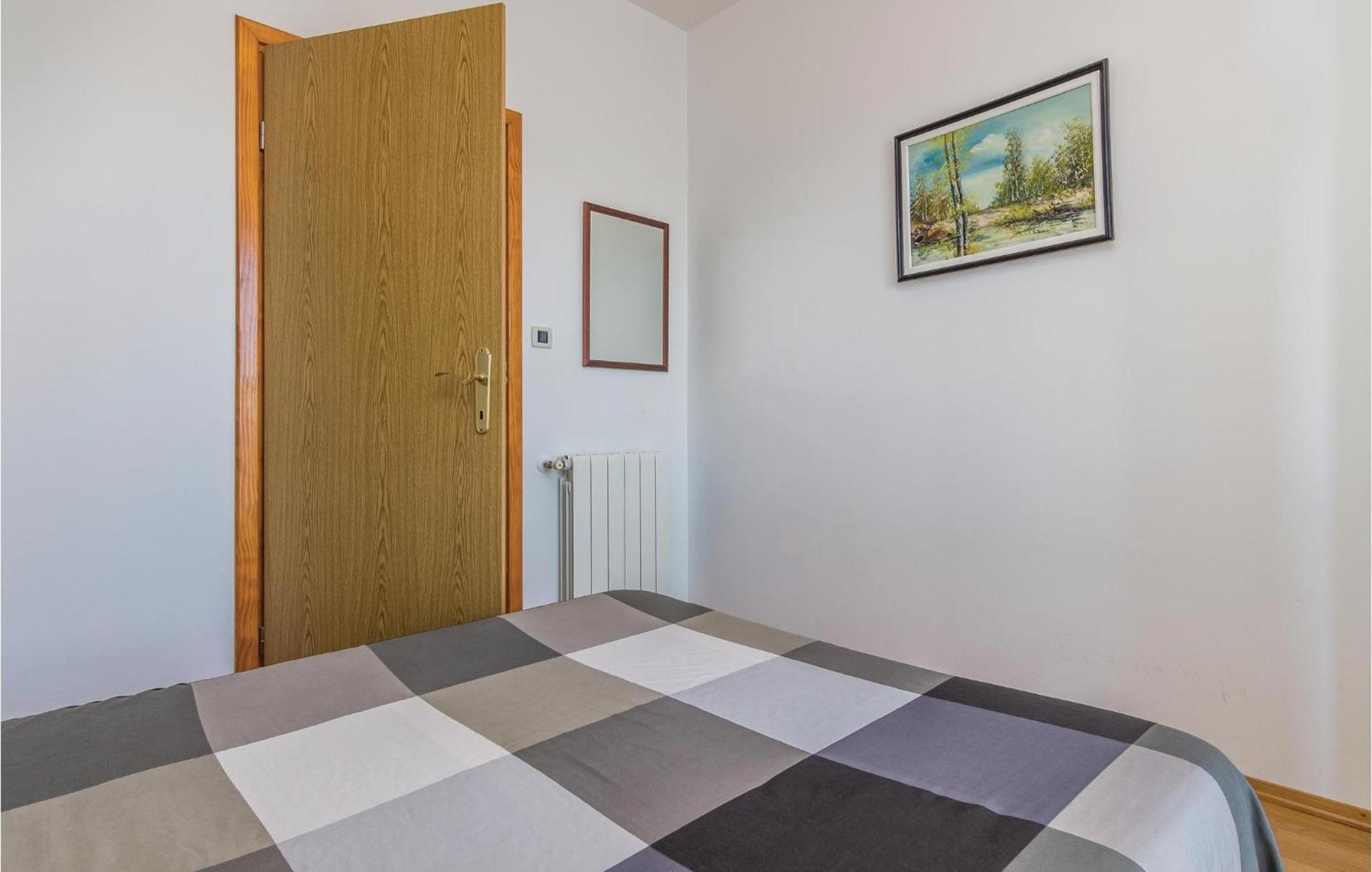 Cozy Apartment In Porec With Wifi Buitenkant foto