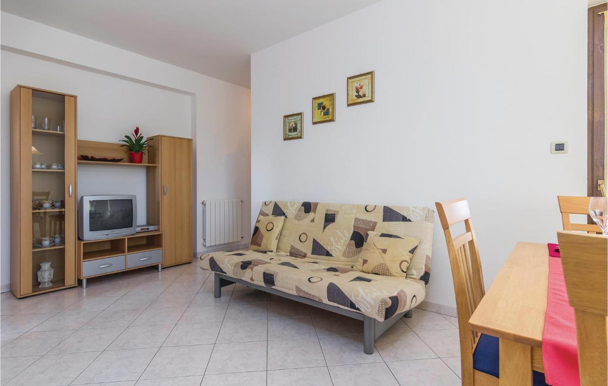 Cozy Apartment In Porec With Wifi Buitenkant foto