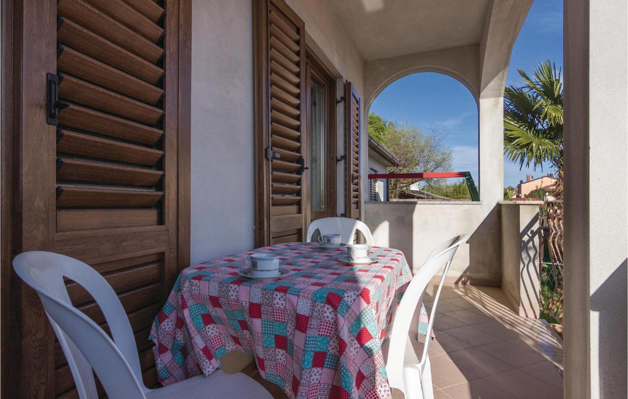 Cozy Apartment In Porec With Wifi Buitenkant foto