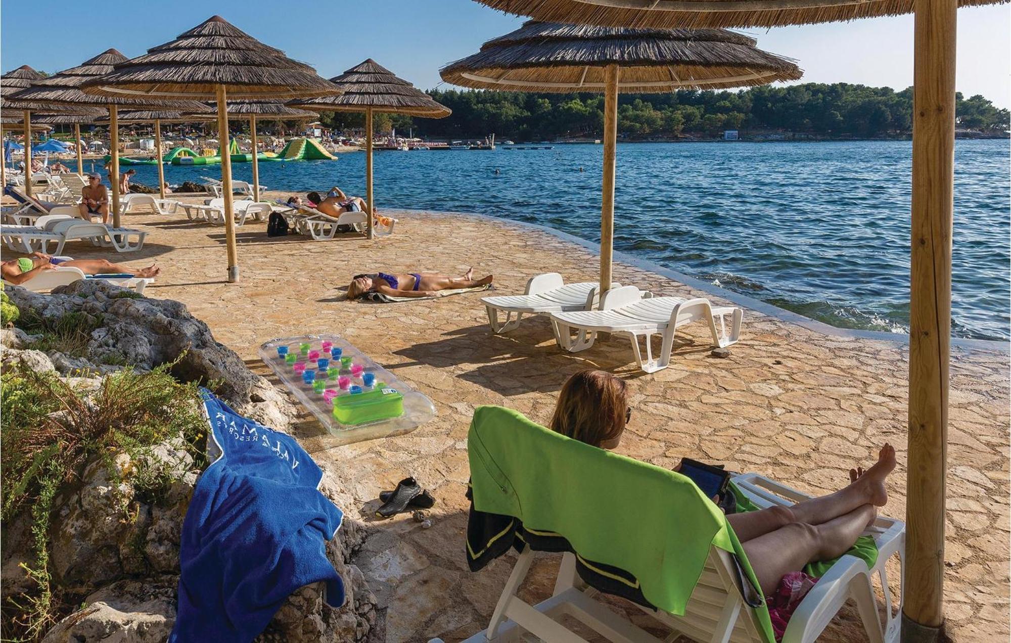 Cozy Apartment In Porec With Wifi Buitenkant foto