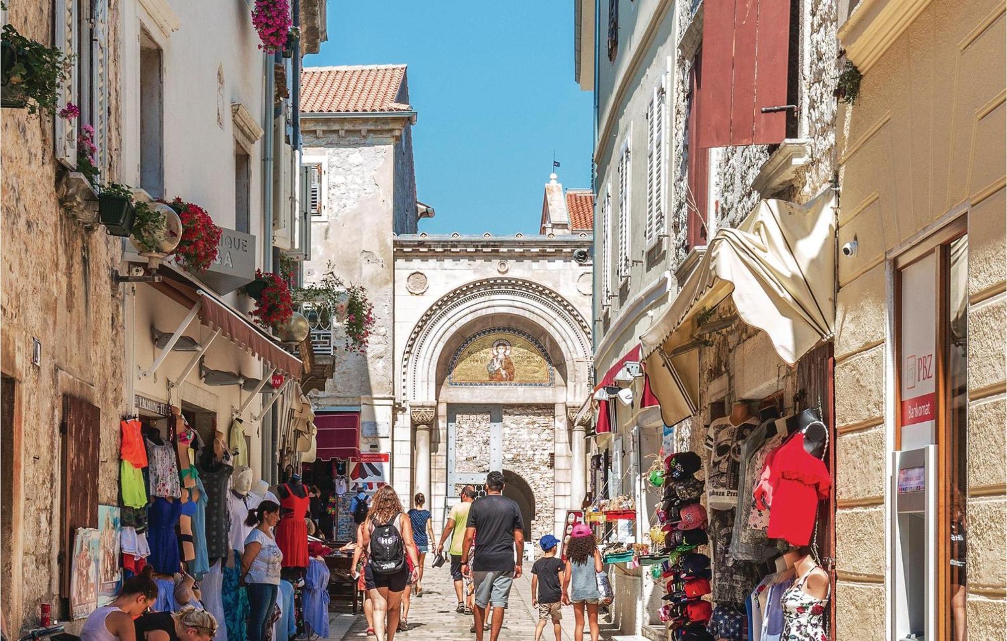 Cozy Apartment In Porec With Wifi Buitenkant foto